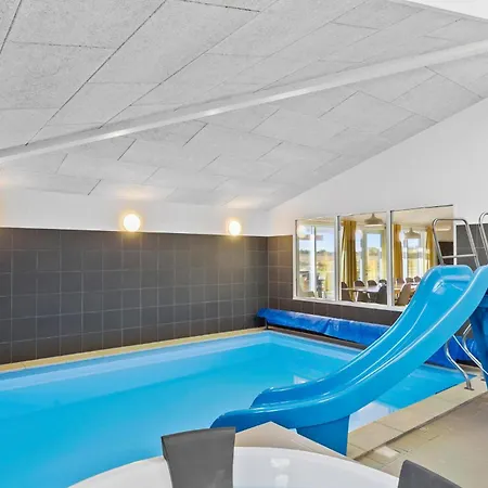 Stunning In With Sauna Feriehus *